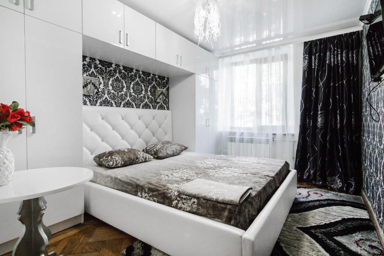 Katerynynska Street 3-Bedrooms Apartment Odesa Exterior photo